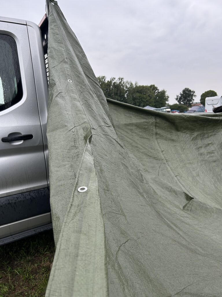 Festival bei Regen Plane 2