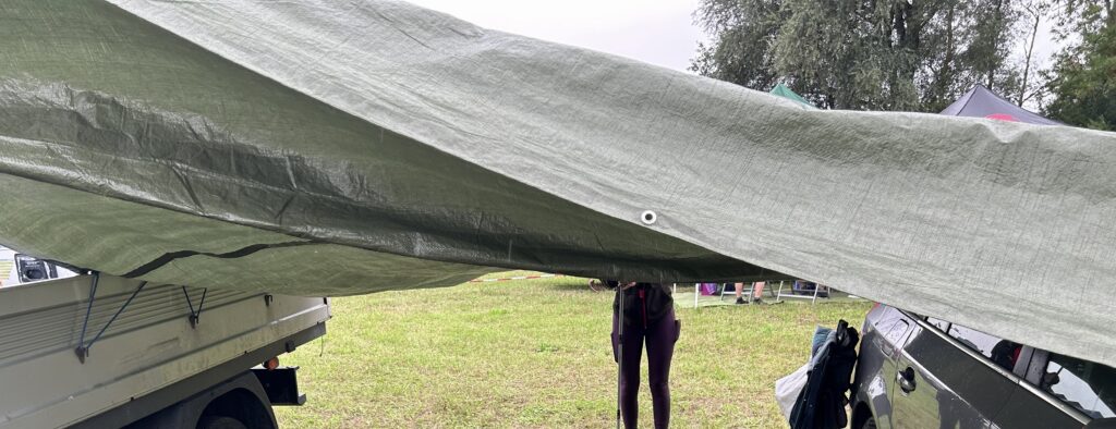 Festival bei Regen Plane 1